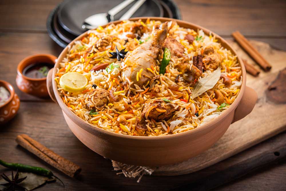 dum-handi-chicken-biryani-is-prepared-earthen-clay-pot-called-haandi-popular-indian-non-vegetarian-food-min