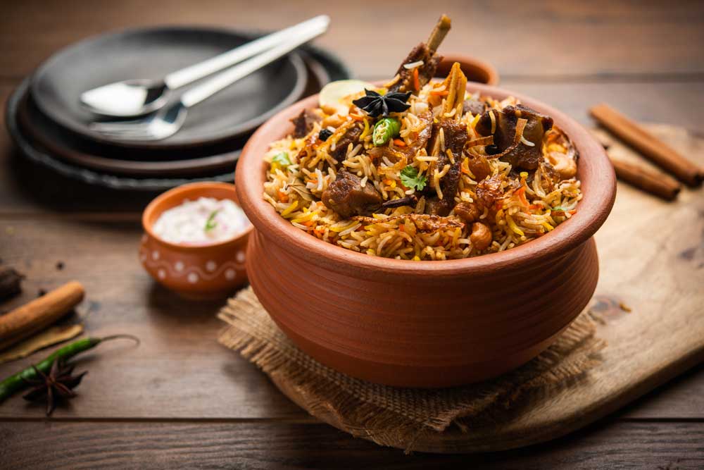 dum-handi-muttona-biryania-gosht-pilaf-is-prepared-earthen-clay-pot-called-haandi-1-kilo-size-popular-indian-non-vegetarian-fooda